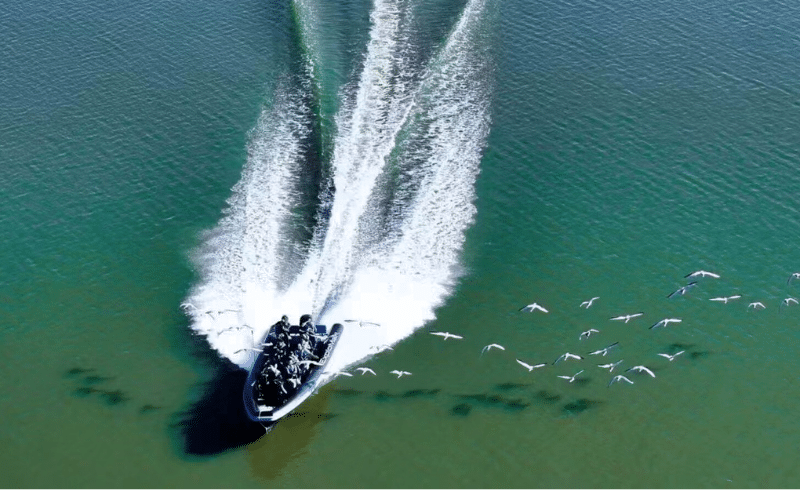 The ExploMar WAVE 300 electric outboard system on 9m boat in Wuhan East Lake